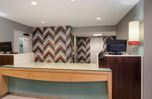 West Omaha Hotel | MainStay Suites Omaha Old Mill