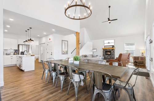 Table Rock House | Majestic Table Rock Lake Views, Private Grill, Close to Branson Entertainment w Free Tickets!