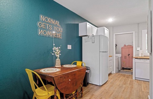 Manhattan Apartment | Manhattan KS Colorful Cottage ~ King Bed & Wi-Fi