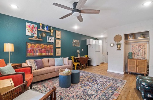 Manhattan Apartment | Manhattan KS Colorful Cottage ~ King Bed & Wi-Fi
