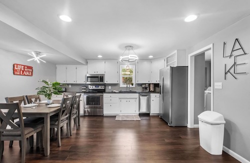 Grove House | Marina Breeze: Lake View > Central To Grove & Grand