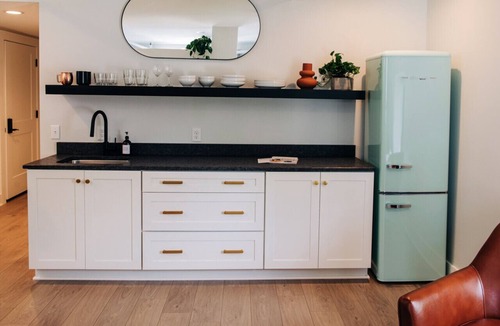 East Market District Apartment | Market #10 · Stellar Suites | Queen of Nulu | Boutique Hotel