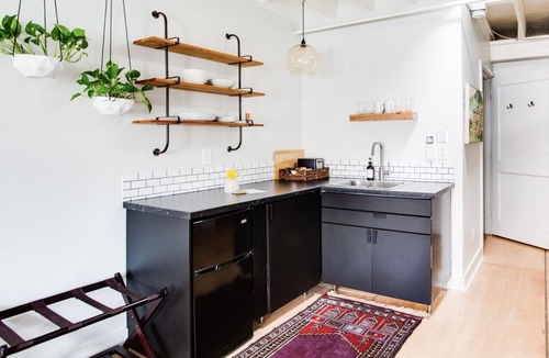 East Market District Apartment | Market #3 · Stellar Suites | Bohemian Chic Nulu | With Bikes