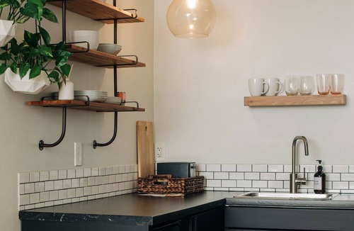 East Market District Apartment | Market #3 · Stellar Suites | Bohemian Chic Nulu | With Bikes