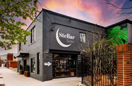 East Market District Apartment | Market #3 · Stellar Suites | Bohemian Chic Nulu | With Bikes