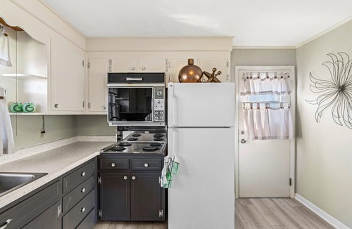 Knoxville House | Mars Mid Mod: stylish, airy and pleasant. Knoxville TN