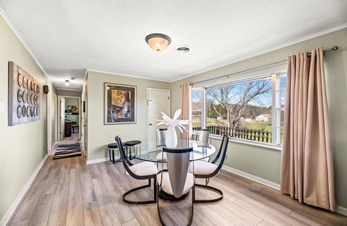 Knoxville House | Mars Mid Mod: stylish, airy and pleasant. Knoxville TN