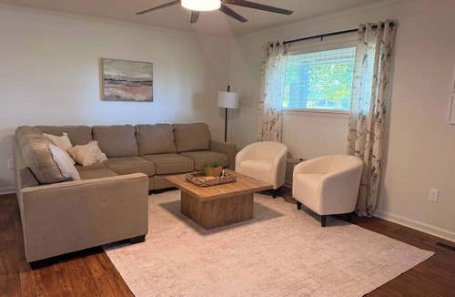 McKenzie House | McKenzie’s sweet-spot! Walk to Bethel ball fields