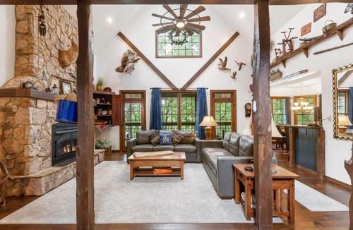 Blue Eye Cabin | Meadows Edge Lodge with GameRoom