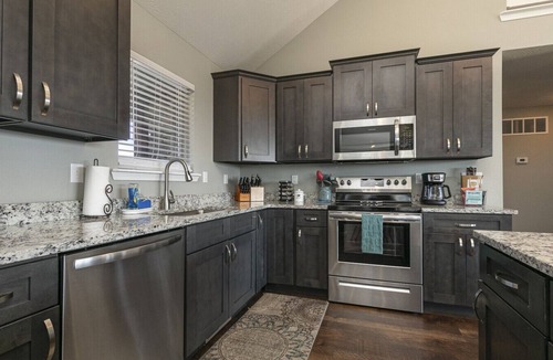 Kirbyville House | Memory Maker 12 min from downtown- King Suites- Firepit & Hot Tub