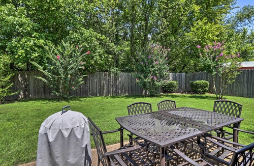 Lakes of Forest Hill Cottage | Memphis House w/Yard 25 Minutes to Beale Street!