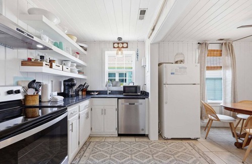 Atlantic Beach Cottage | Mermaid Cove: Minutes to beach