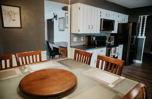 Chalco House | Millard Home Near I-80, 3BR, WiFi, Smart TVs, Parking, Quiet Area