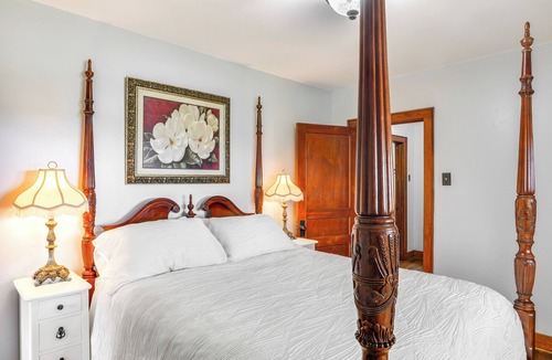 Rutherford County House | 'Milton Valley Stay' w/ Valley View & Porch Swing!