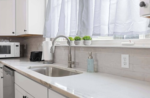 Chattanooga House | Mins to Downtown, Park, & Zoo! Crafty on Hoyt