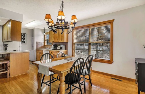 Reeds Spring Cabin | Minutes from SDC! Fireplace! Scenic Wooded Views! Lake!