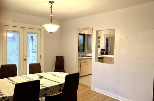 Southeast Heights House | Minutes from the Airport, KAFB, UNM, and the historic Nob Hill!