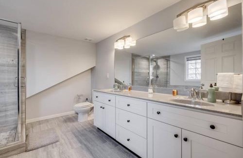 Louisville House | Minutes from U of L & Expo Center-Cozy-Updated-Family Friendly