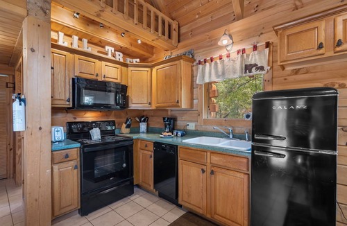 Ridgedale Cabin | Minutes to Big Cedar-Real Log Cabin-Free Silver Dollar Tickets-Pvt Hot Tub @ Lil Treehouse