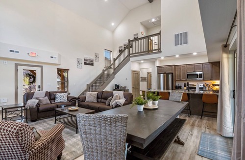 Branson Cabin | Minutes to Table Rock & Thunder Ridge: Private Hot Tub & Free Attraction Tickets