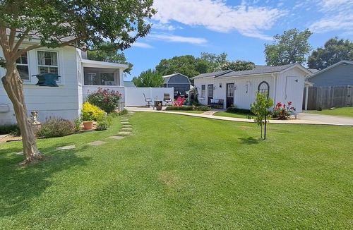 Oriental Cottage | Miss Millie. Step back in time. Quaint 1915 cottage in beautiful Oriental