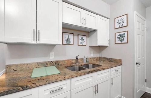 East Memphis House | Modern 2-bedroom townhome in lively Memphis near Beale St