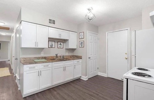 East Memphis House | Modern 2-bedroom townhome in lively Memphis near Beale St