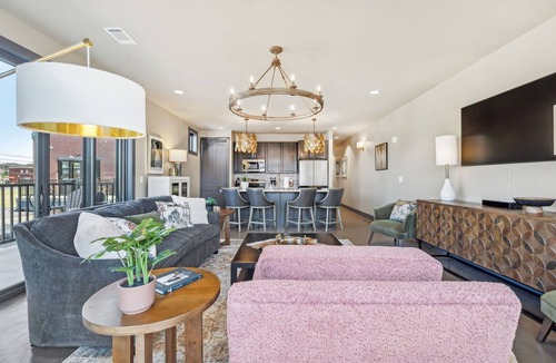Lebanon Apartment | Modern 2BR : Historic Lebanon Sleeps 4