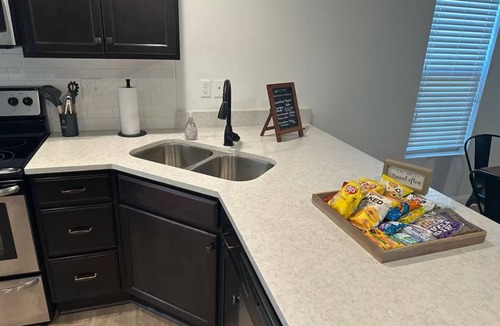 Elizabethtown House | Modern 3 bedroom house with AC in charming Elizabethtown with free Ev charging