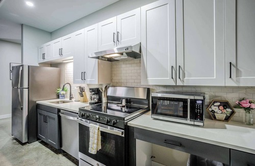 Downtown Cincinnati Apartment | Modern 3BR Apt at Textile | CozySuites
