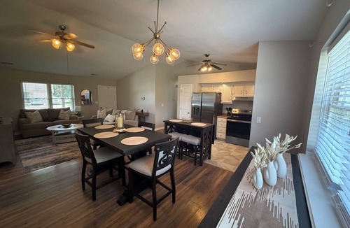 Jeffersonville House | Modern 3BR house in Jeffersonville minutes from Louisville. Close to everything.