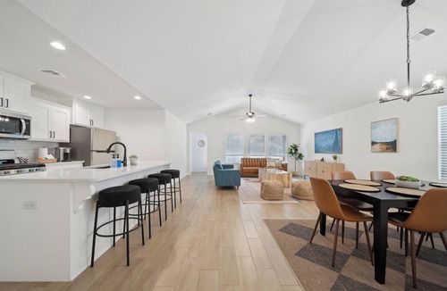 Tulsa House | Modern 4BR Tulsa Retreat for Groups Fire Pit + Game Room Walk to TU/Midtown
