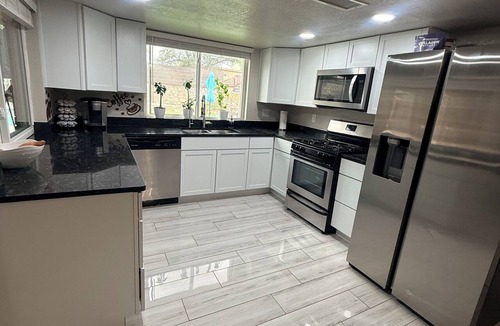 El Paso House | Modern 5-bedroom house in the Westside with a heated pool & Game room. Sleeps 12