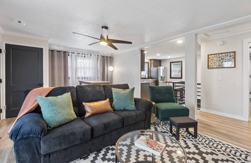 Papillion House | Modern and Cozy Bungalow in the heart of Papillion