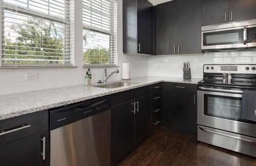 Franklin Apartment | Modern Apartment in Prime Location (ID1340)