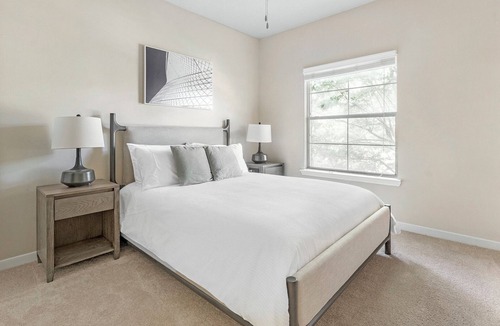 Germantown Apartment | Modern Apartment in Prime Location (ID6837X52)