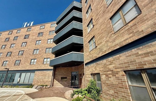 North Central Omaha Apartment | Modern Apartment Near Fitness & Pickleball