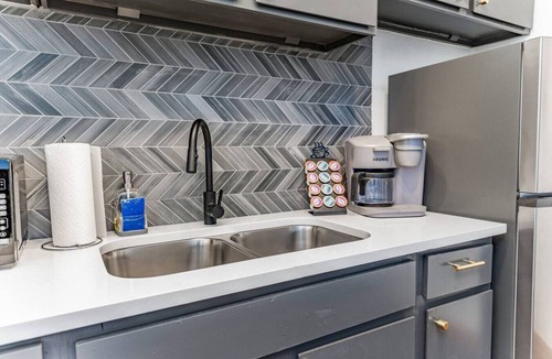 Wichita Apartment | Modern Apt in Wichita | Central | Wifi + Parking