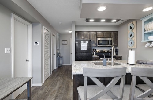 Branson West Condo | Modern Branson Condo in Notch- 2 miles from SDC with outdoor pool