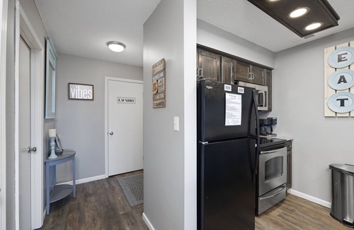 Branson West Condo | Modern Branson Condo in Notch- 2 miles from SDC with outdoor pool
