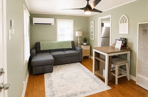El Dorado Cottage | Modern Cozy Cottage Minutes to Lake & Downtown