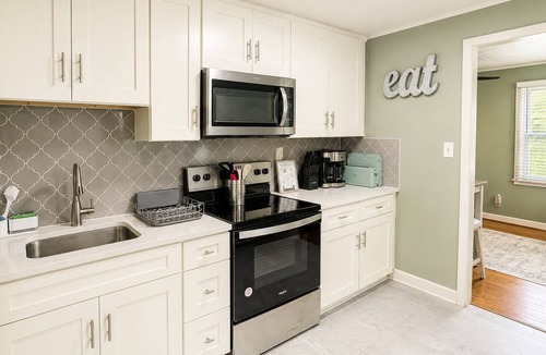 El Dorado Cottage | Modern Cozy Cottage Minutes to Lake & Downtown