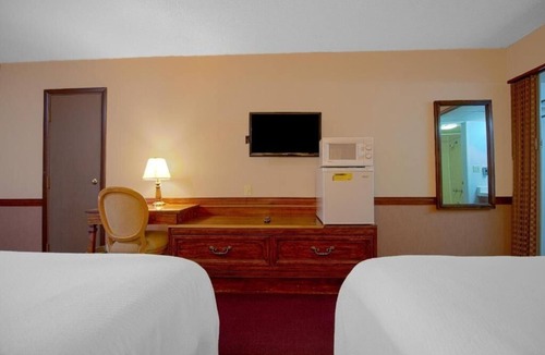 Liberal Hotel | Modern Family Unit, Parking, Pets OK, Near Buffet & Airport