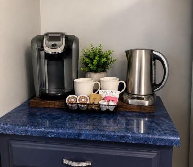 Morris House | Modern Home Near Arrowhead Stadium Sleeps 7