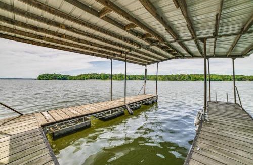 New Concord House | Modern Kentucky Lake Home w/Deck, Dock, View