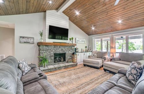 New Concord House | Modern Kentucky Lake Home w/Deck, Dock, View