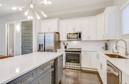 Hadley - Washington Villa | Modern Luxe Escape | Rooftop Views | Near Downtown