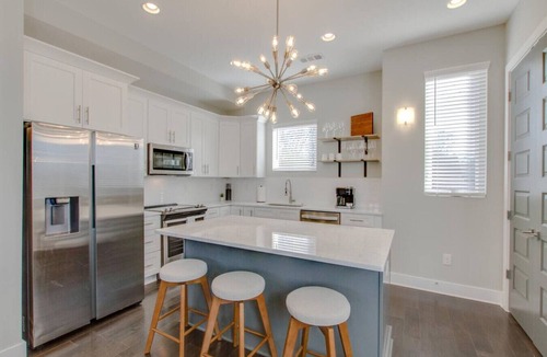 Hadley - Washington Villa | Modern Luxe Escape | Rooftop Views | Near Downtown