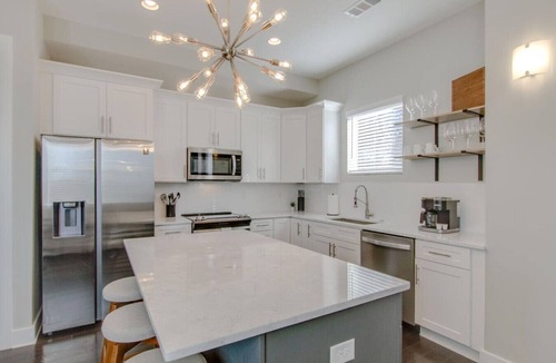 Hadley - Washington Villa | Modern Luxe Escape | Rooftop Views | Near Downtown