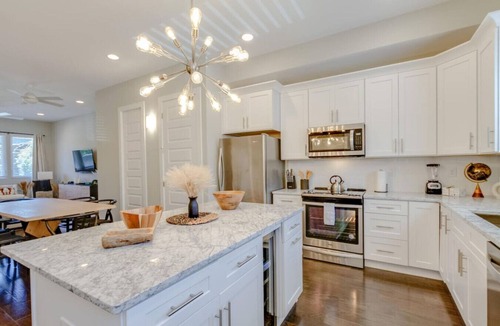 Hadley - Washington House | Modern Luxe Townhome | Rooftop Terrace | Spacious